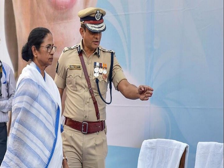 SC protects Kolkata top cop from arrest; orders him to appear before court on Feb 20 SC protects Kolkata top cop Rajeev Kumar from arrest; orders him to appear before court on Feb 20