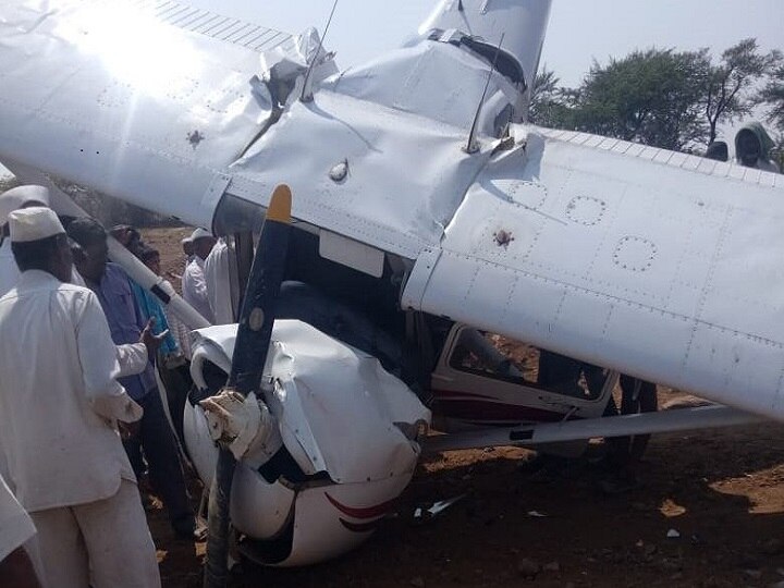 Trainee aircraft crashes near Indapur, Pune; Pilot injured Trainee aircraft crashes near Indapur, Pune; Pilot injured