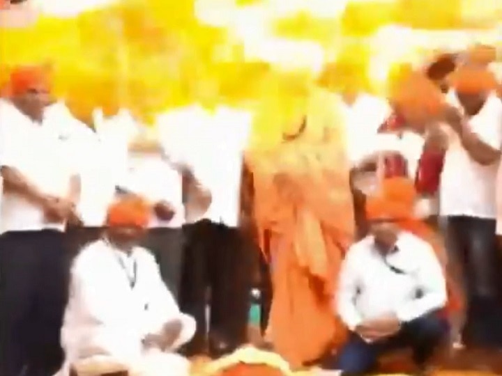 Watch: Gas balloons explode during hawan ritual in Mysuru; internet says Agni Devta on roll Watch: Gas balloons explode during hawan ritual in Mysuru; internet says Agni Devta on roll