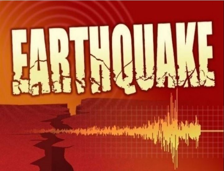 Jammu and Kashmir hit by 5.6 magnitude earthquake; Omar Abdullah, Irfan Pathan describe experience Earthquake in Jammu and Kashmir: Moderate intensity quake jolts valley; Omar Abdullah, Irfan Pathan describe experiences