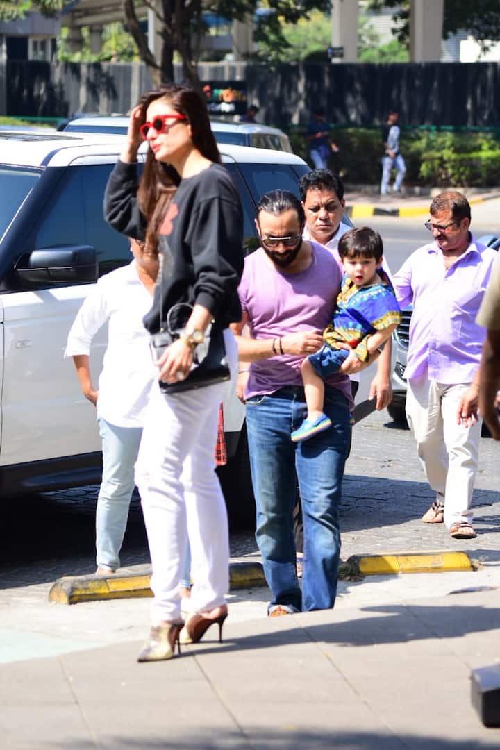 Saif picked his boy who was amused on seeing the paparazzi 