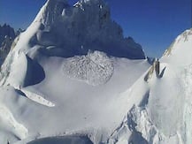 10 policemen trapped as avalanche strikes Jammu and Kashmir\'s Kulgam district