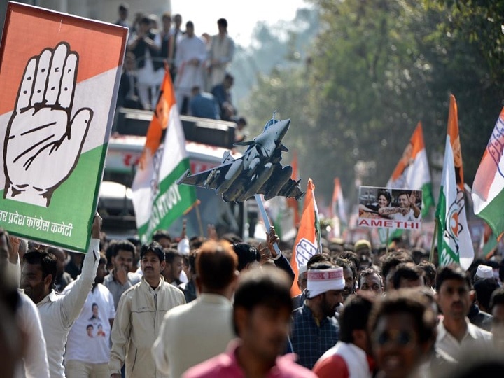 When Rahul stopped Priyanka's roadshow to call out - 'Chowkidar Chor Hai' When Rahul stopped Priyanka's roadshow to call out - 'Chowkidar Chor Hai'