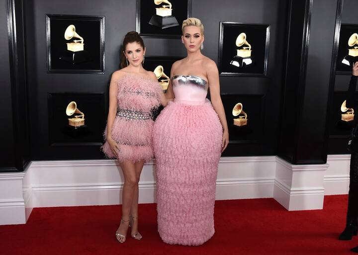 Katy Perry & Anna Kendrick pose together on the red carpet (Photo by Jordan Strauss/Invision/AP)