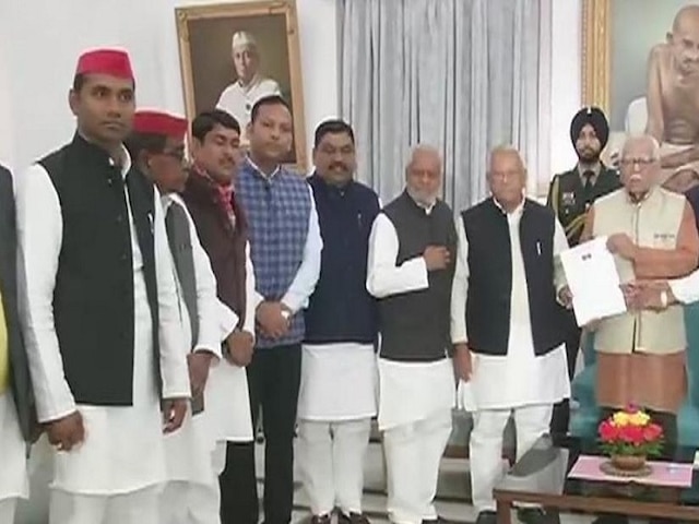 UP: SP-BSP delegation meets Governor Ram Naik after Akhilesh Yadav 'stopped' at airport UP: SP delegation to meet Governor Ram Naik today after SP chief Akhilesh Yadav 'stopped' at airport
