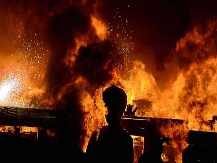 Major fire breaks out in Delhi’s Paschim Puri, over 250 shanties gutted Major fire breaks out at slum in Delhi’s Paschim Puri, over 250 shanties gutted
