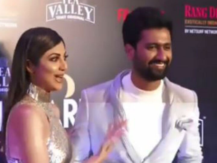 Shilpa Shetty says 'How's The Josh' to Vicky Kaushal on red carpet of Filmfare Glamour and Style Awards! WATCH: Shilpa Shetty asks Vicky Kaushal 'How's The Josh' on the red carpet of Filmfare Glamour and Style Awards!