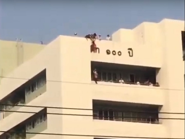 WATCH: Four-year-old girl hangs from roof of 7-storey hospital; 'heart-stopping' video goes viral WATCH: Four-year-old girl hangs from roof of 7-storey hospital; 'heart-stopping' video goes viral