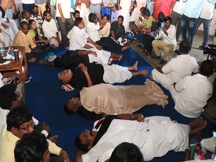 Pondicherry CM, ministers sit on dharna against Kiran Bedi's ‘high-handed dictatorship’ Pondicherry CM, ministers continue sit on dharna against Kiran Bedi's ‘high-handed dictatorship’