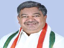 Telangana Congress hits out at TRS for \'silence\' on oppn protests against NDA govt