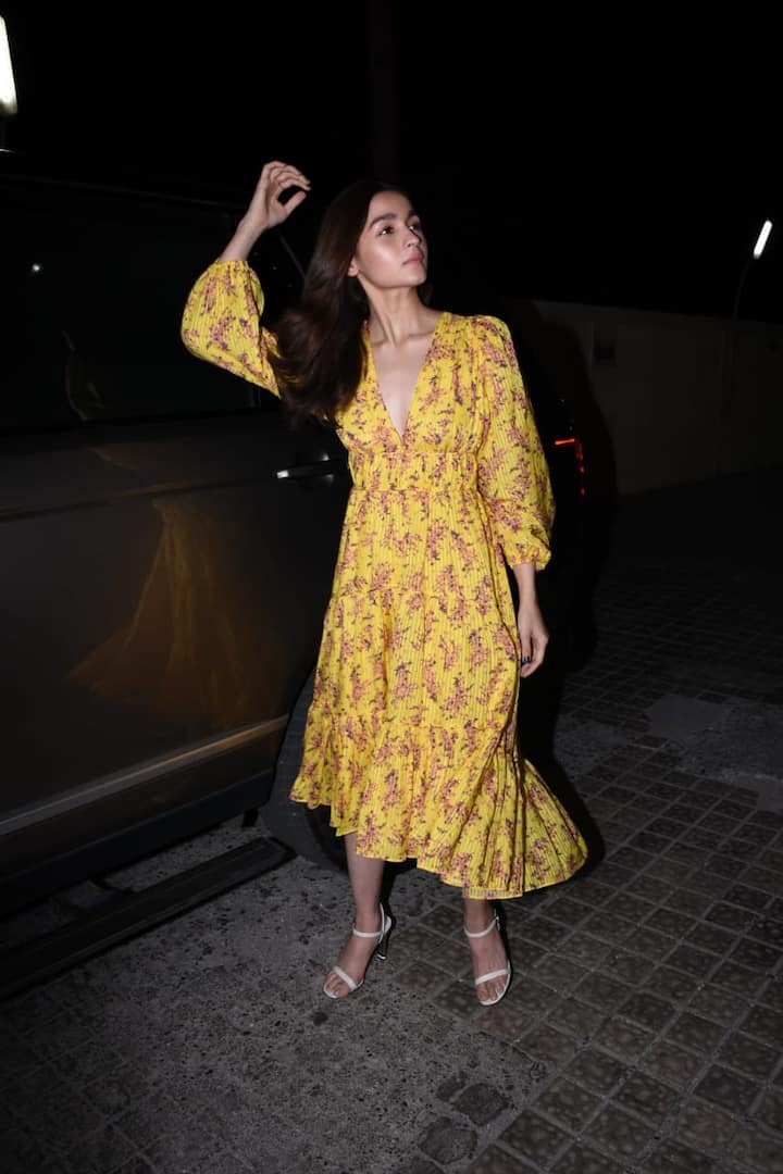 Alia Bhatt looked like a sunshine in yellow 