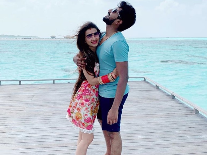 Saath Nibhana Saathiya actress Lovey Sasan honeymoon pictures with husband Koushik Krishnamurthy in Maldives Newly married Lovey Sasan and Koushik Krishnamurthy enjoy their DREAMY honeymoon in Maldives (SEE PICS)