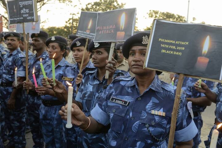 Personnel of the Rapid Action Force hold candles and pay tribute to their colleagues in Hyderabad on February 15, 2019, the day after an attack on a paramilitary Central Reserve Police Force (CRPF) convoy in the Lethpora area of Kashmir. (Photo/AFP)