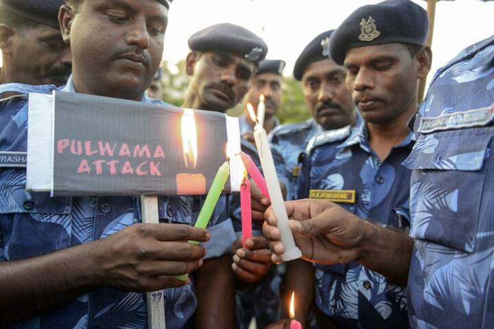India and Pakistan's troubled ties risked taking a dangerous new turn on February 15 as New Delhi accused Islamabad of harbouring terrorists behind the deadliest bombing in three decades of bloodshed in Indian-administered Kashmir. At least 41 paramilitary troops were killed on February 14 as explosives packed in a van ripped through a convoy bringing 2,500 troopers back from leave not far from the main city Srinagar. (Photo/AFP)