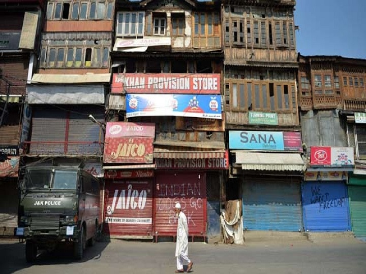 Pulwama attack: Traders call for shutdown in parts of Valley to protest against attacks on Kashmiris Pulwama attack: Traders call for shutdown in parts of Valley to protest against attacks on Kashmiris