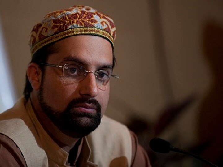 NIA raids houses of separatists, including Mirwaiz Umer Farooq, in Kashmir NIA raids houses of separatists, including Mirwaiz Umer Farooq, in Kashmir