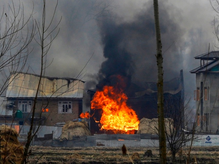 Pulwama attack Encounter breaks out between security forces, terrorists; 2-3 terrorists holed up Massive retribution for India, Army guns down Pulwama attack mastermind Kamran