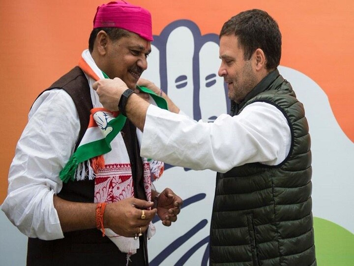 BJP MP Kirti Azad joins Congress in presence of party chief Rahul Gandhi BJP MP Kirti Azad joins Congress in presence of party chief Rahul Gandhi