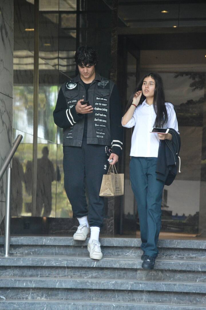 Aarav checked his phone while making an exit