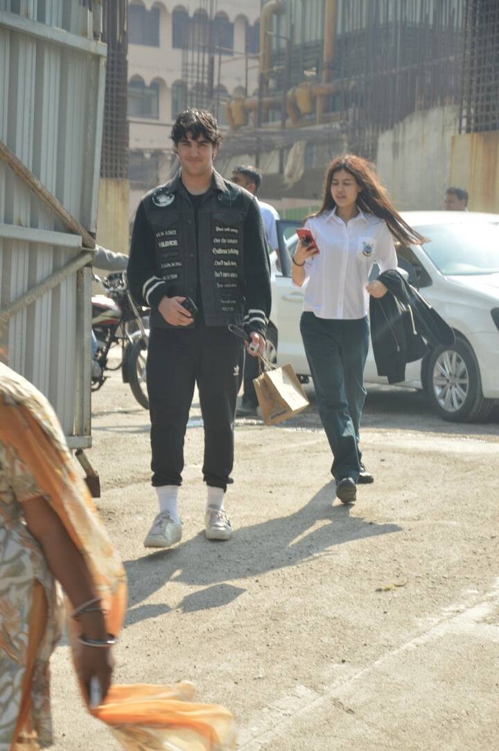 Rocking a black outfit, Aarav looked super cool like his daddy Akshay 