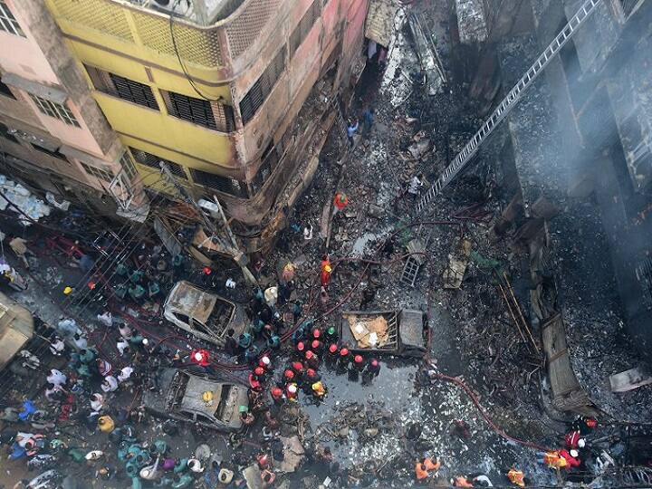 Firefighters seen at the scene of a fire in Dhaka on February 21, 2019 when a huge blaze that tore through apartment buildings also used as chemical warehouses in an old part of the Bangladeshi capital Dhaka, fire officials said on February 21, 2019. (AFP) 