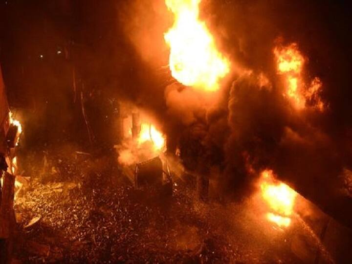 Dozens of people were injured while hundreds fled their homes, or were evacuated, as a fire broke out at a chemical warehouse in the crammed old Dhaka on Feb 21. (AP Photo)