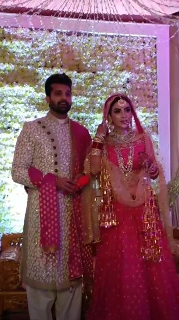 PICS & VIDEOS: Mansi Sharma gets married to Hans Raj Hans' son Yuvraj Hans!