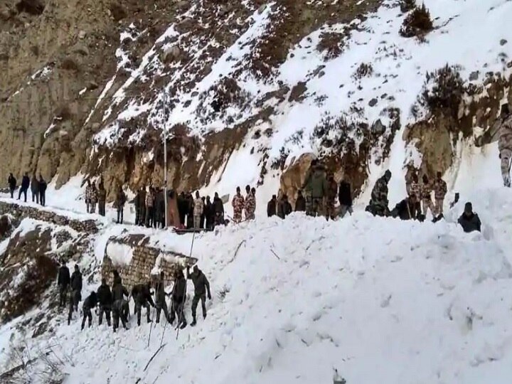 Himachal avalanche: Rescue operation for 5 missing troopers resumes Himachal avalanche: Rescue operation for 5 missing troopers resumes
