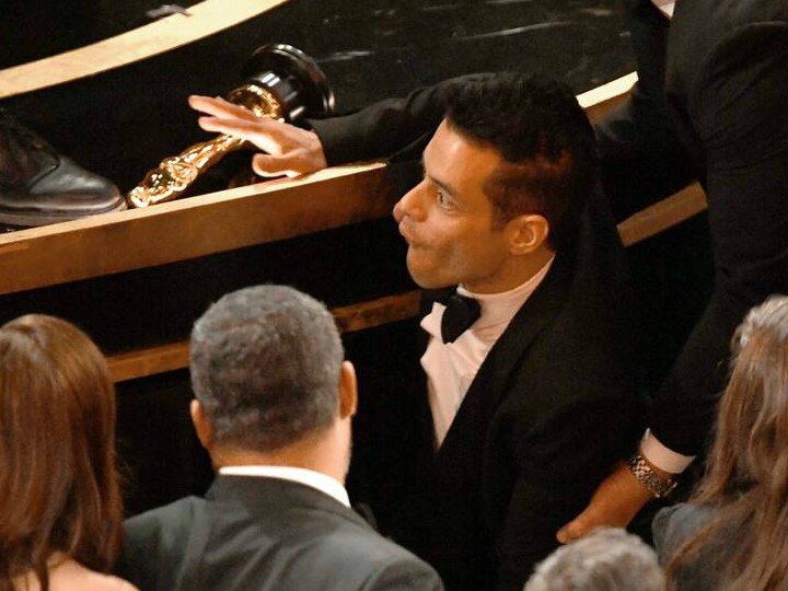 Oscars 2019: PICS! 'Bohemian Rhapsody' actor Rami Malek falls off the stage post win; Treated by Medics! Oscars 2019: PICS! Rami Malek falls off the stage post win; Treated by Medics!