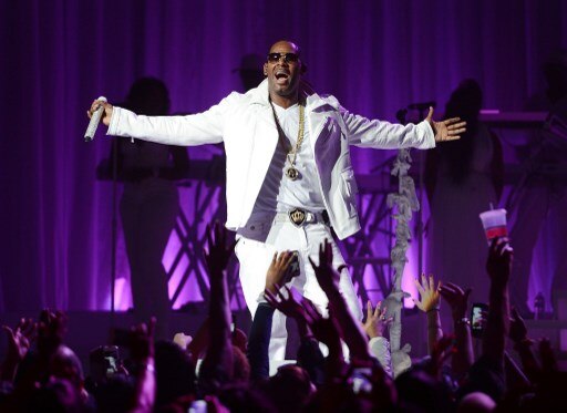 R Kelly remains in jail on sexual abuse charges; lawyers says 