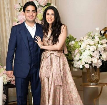 Akash Ambani-Shloka Mehta wedding: Team bride rocks stage at Mala and Mehendi ceremony[INSIDE VIDEO]