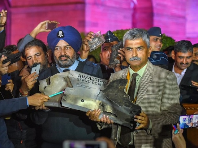 Pakistan F-16 pilots fired 4-5 AMRAAMs at Indian jets from 40-50 km on Feb 27: Report Pakistan F-16 pilots fired 4-5 AMRAAMs at Indian jets from 40-50 km: Report