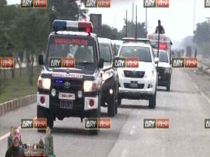 Pakistan handed over Wing Commander Abhinandan after Pakistan's Beating Retreat ceremony at Wagah Border on its side. Abhinandan reached Wagah border under heavy security by Pakistani forces. Pakistan earlier turned down a request by India to send back Indian Air Force pilot Abhinandan Varthaman by aerial route and not through the Attari-Wagah land border. (Image: ARY News)