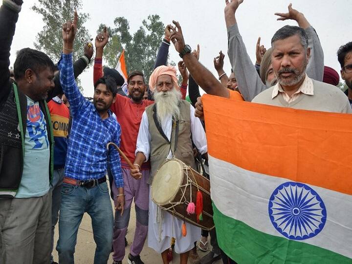 Border Security Force (BSF) cancelled today’s flag-lowering and beating retreating ceremony at the Attari border in view of the IAF braveheart pilot’s return to avoid tensions. Thousands of people gathered with drums and garlands at the Wagah-Attari border to witness this historic moment and to see a glimpse of the breave IAF pilot. Several IAF officials inlucing Air Vice Marshal RGK Kapoor was present at the border to recieve Abhinandan. Kapoor is also likely to address the media after Abhinandan's return. (Image: AFP)
