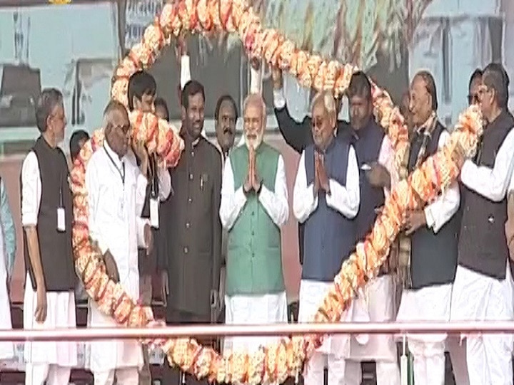 PM Modi to address NDA's Sankalp Rally in Patna today; will also visit Amethi PM Modi, Nitish Kumar share dais after 10 years in Patna rally