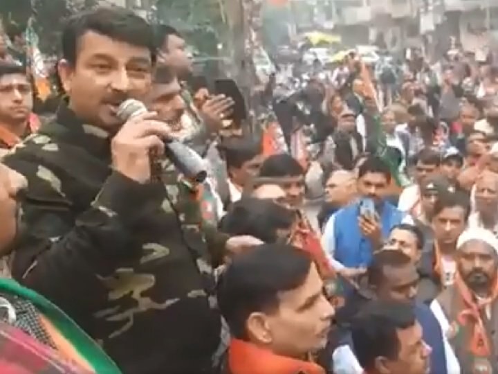 Manoj Tiwari dons military fatigues at party rally, draws flak Manoj Tiwari dons military fatigues at party rally, draws flak