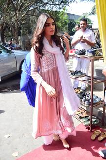 PICS: Kriti Sanon visits temple to seek blessings from Lord Shiva on Mahashivratri!