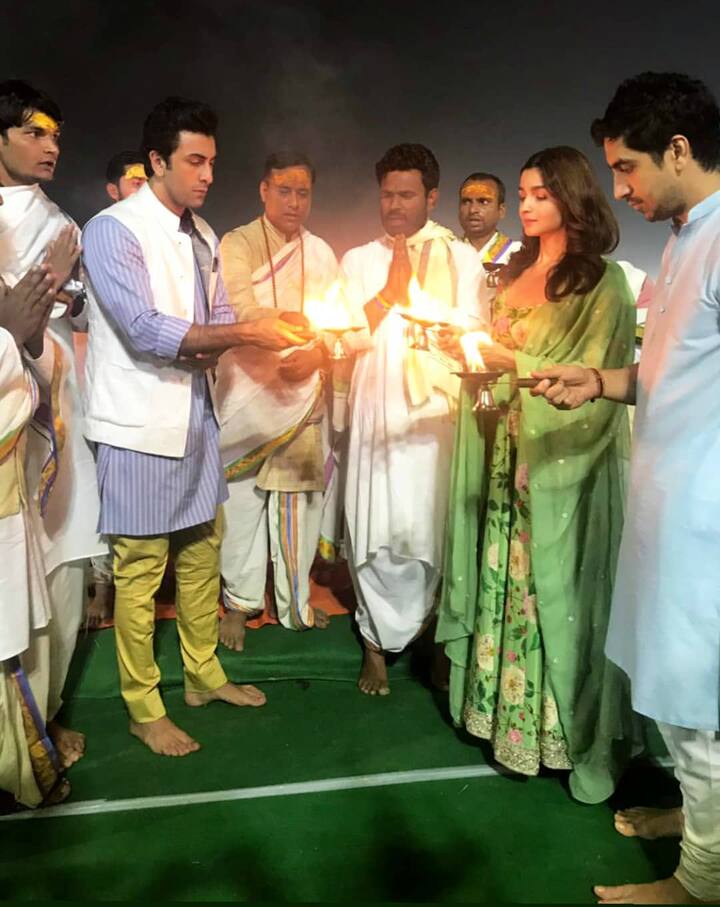 The two lovebirds performed puja before Brahmastra’s grand logo launch event.