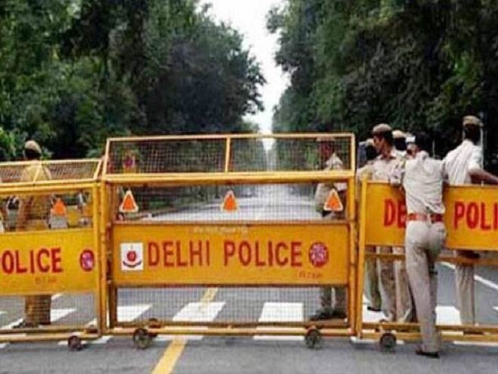 Delhi Police constable attacked by two men in Saket Delhi Police constable attacked by two men in Saket