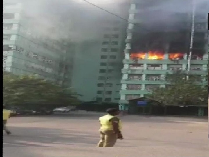 Major fire breaks out at Pandit Deendayal Antyodaya Bhawan in CGO Complex New Delhi, 25 tenders rush to spot Major fire breaks out at CGO Complex in Delhi, 25 tenders rush to spot