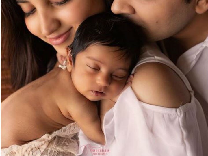 Singer Ankit Tiwari shares FIRST PIC of NEWBORN daughter Aryaa on his birthday! Singer Ankit Tiwari shares FIRST PIC of NEWBORN daughter Aryaa on his birthday!