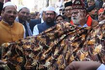 Naqvi offers \'chadar\' at Ajmer shrine on behalf of PM Modi