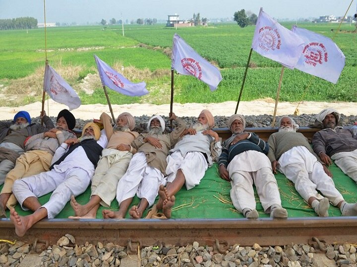 Farmers lift blockade from Amritsar-Delhi rail track Farmers lift blockade from Amritsar-Delhi rail track