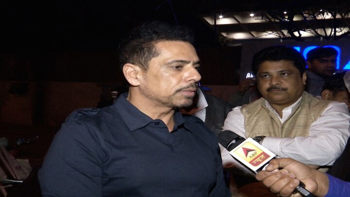 Robert Vadra keeps suspense alive, says 'will enter politics at an appropriate time' Robert Vadra keeps suspense alive, says 'will enter politics at an appropriate time'