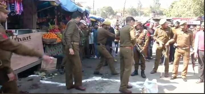 The injured have been admitted to a nearby hospital. 