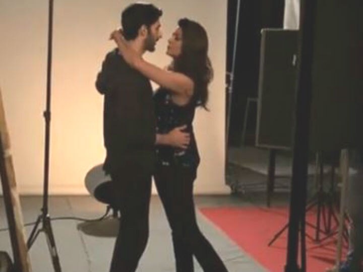 Sushmita Sen romances with boyfriend Rohman Shawl in couple photo shoot & internet falls in love!  WATCH: Sushmita Sen romances with boyfriend Rohman Shawl in couple photo shoot & internet falls in love with them!