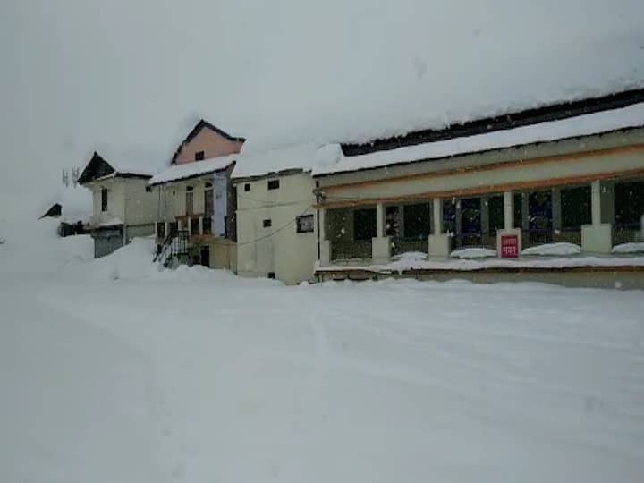 Most of the area adjoining the Kedarnath temple was also covered with snow. /ABP News Grab