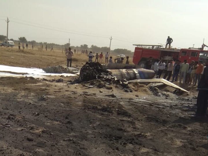 IAF’s MiG-21 crashes in Rajasthan's Bikaner district, pilot ejects safely IAF’s MiG-21 crashes in Rajasthan's Bikaner district, pilot ejects safely