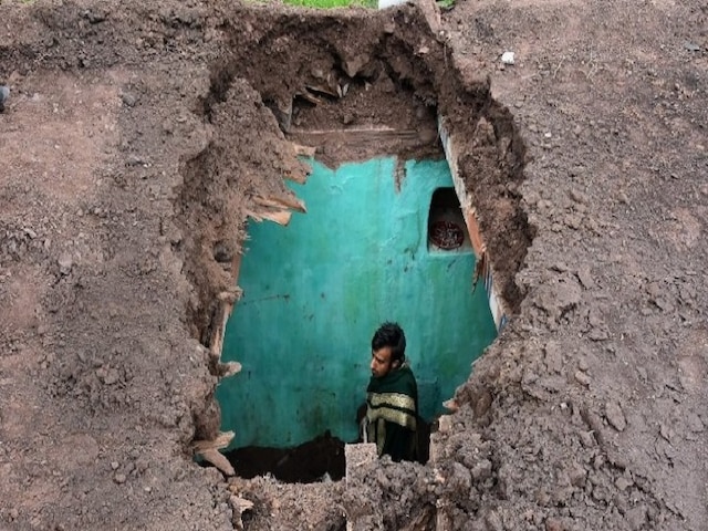 J&K: Pakistan violates ceasefire in Poonch; one police officer injured J&K: Pakistan violates ceasefire in Poonch; one police officer injured