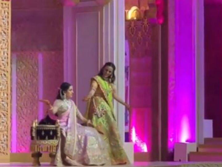 Akash Ambani-Shloka Mehta Wedding: bride-to-be dances on 'Din Shagna Da' with her mom at Sangeet ceremony!  WATCH: Bride-to-be Shloka Mehta groves to 'Din Shagna Da' with her mom at her Sangeet ceremony!